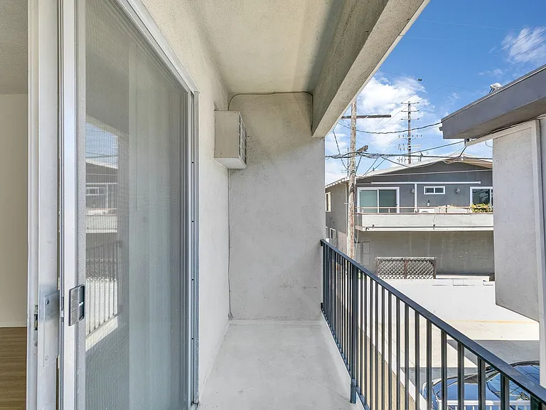 1752 Federal Ave — Photo 9