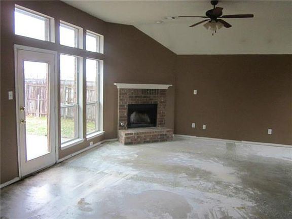 2nd image of 709 Valley Ct