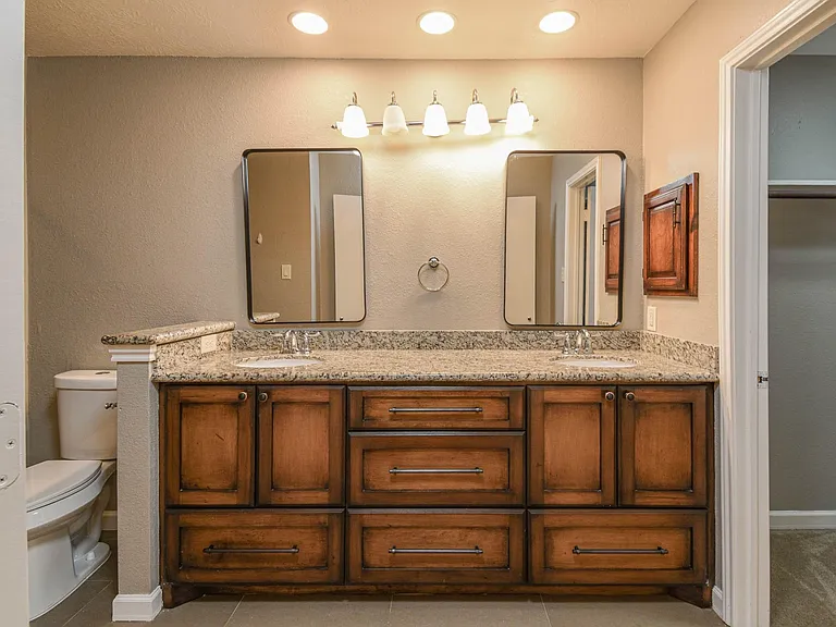 8806 Lakeside Forest Dr — Photo 11