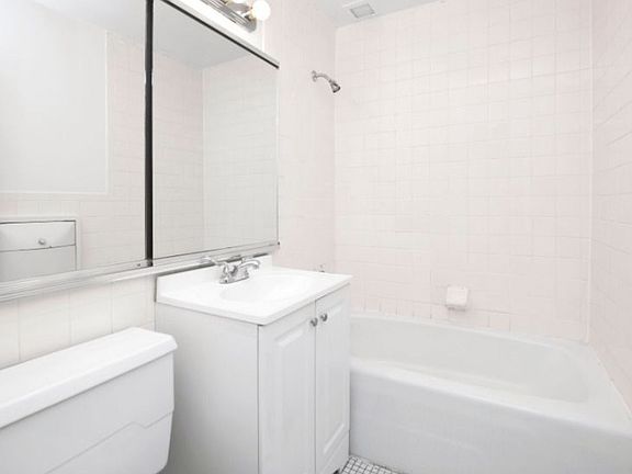 3rd image of 154 W 70th St #3P