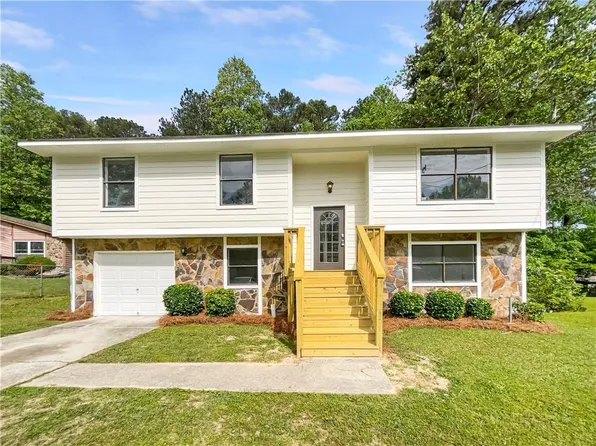 6735 Smoke Ridge Dr, College Park, GA 30349