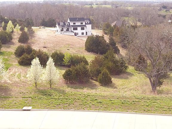 3rd image of 607 Thorngrass Dr