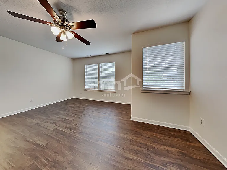 10111 NE 28th Pl — Photo 10