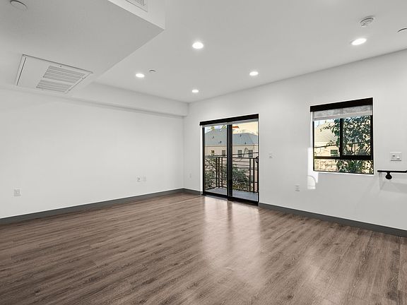 5th image of 178 N Alexandria Ave #310