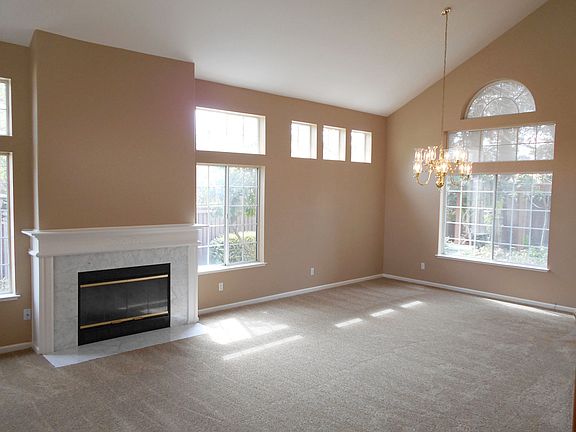 3rd image of 1175 Palomar Dr