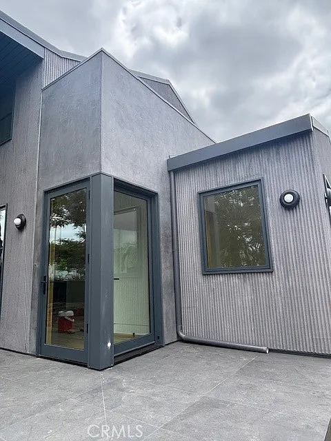 3 bed, 2500 sqft, $9,000 — Photo 2