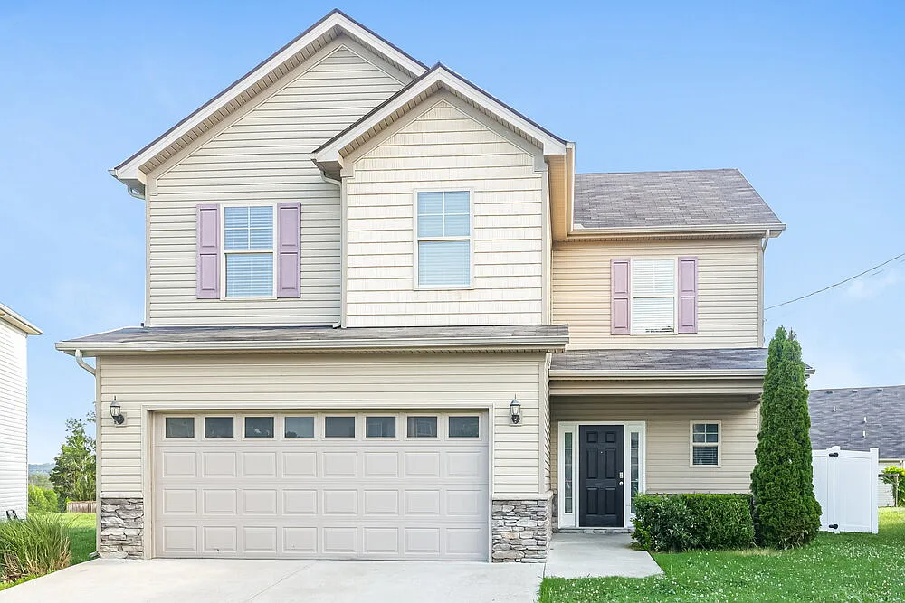3 bed, 2.5 bath, 1764 sqft, $2,165 — Photo 1