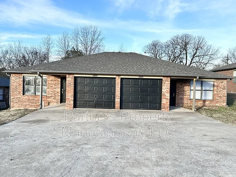 5702 Sara St #A — Photo 1