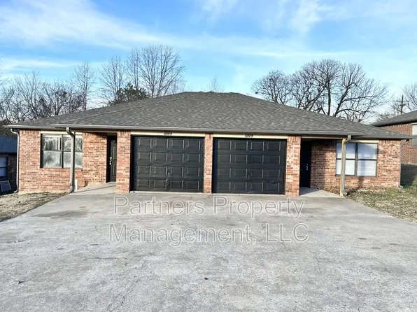 5702 Sara St #A, Fayetteville, AR 72704
