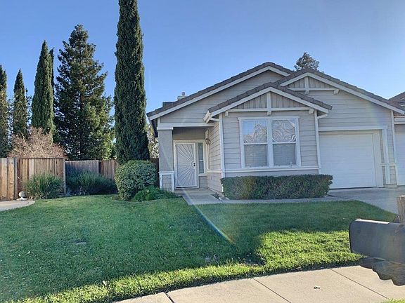 3rd image of 1714 River Oaks Cir