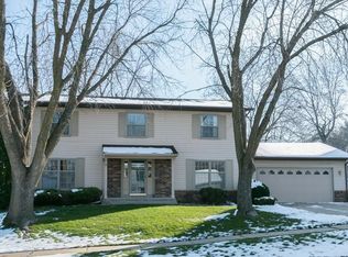 7004 Surrey Dr NE, Cedar Rapids, IA 52402