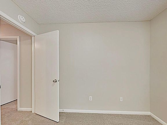 3rd image of 1549 Crossridge Dr #1