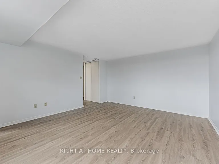 88 Alton Towers Cir #406 — Photo 15