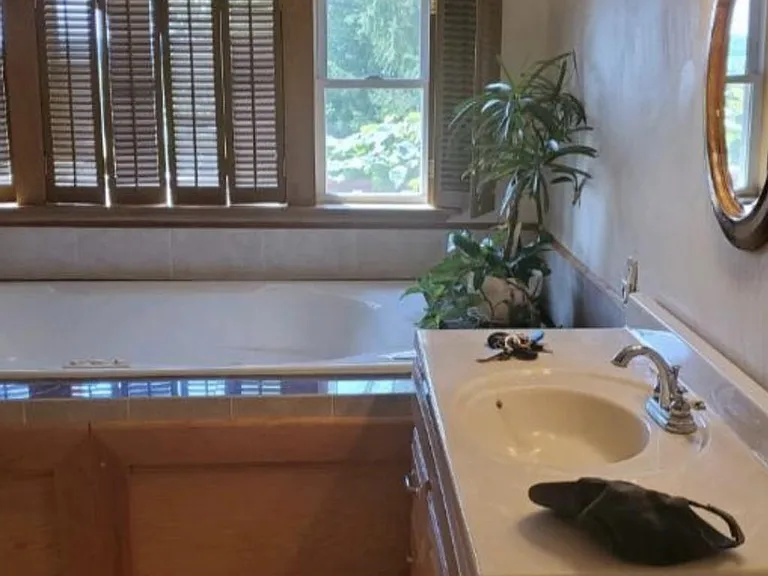 Master bedroom Bathroom