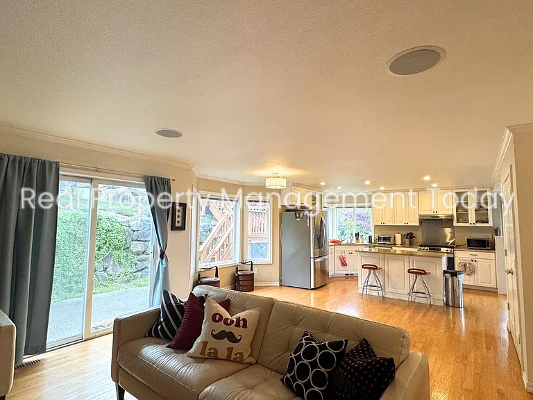 5315 Port View Pl NE — Photo 13