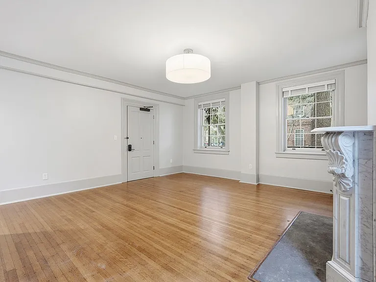124 E McDonough St — Photo 30