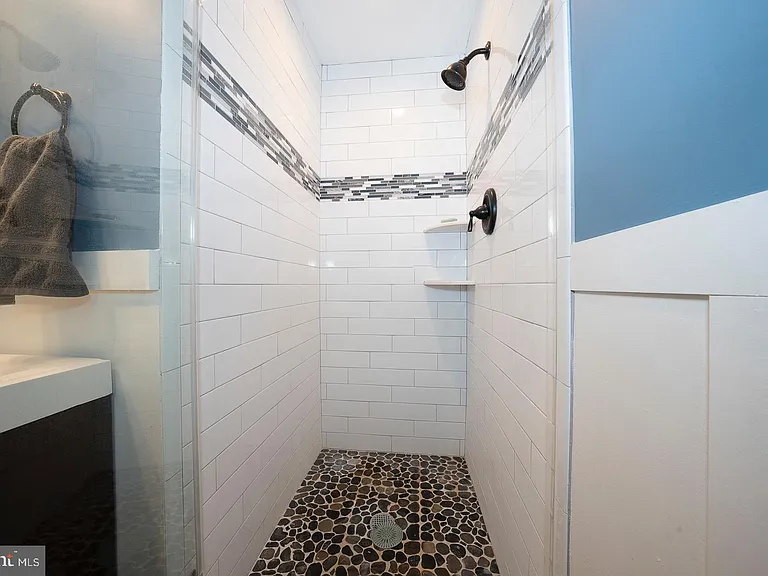 533 Monument Ave — Photo 20