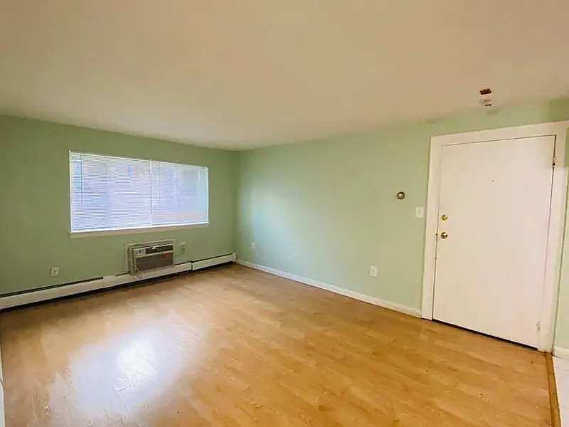 2 bed, 1.0 bath, 640 sqft, $1,440 — Photo 2