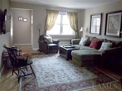 4th image of 124 S Buckhout St #124