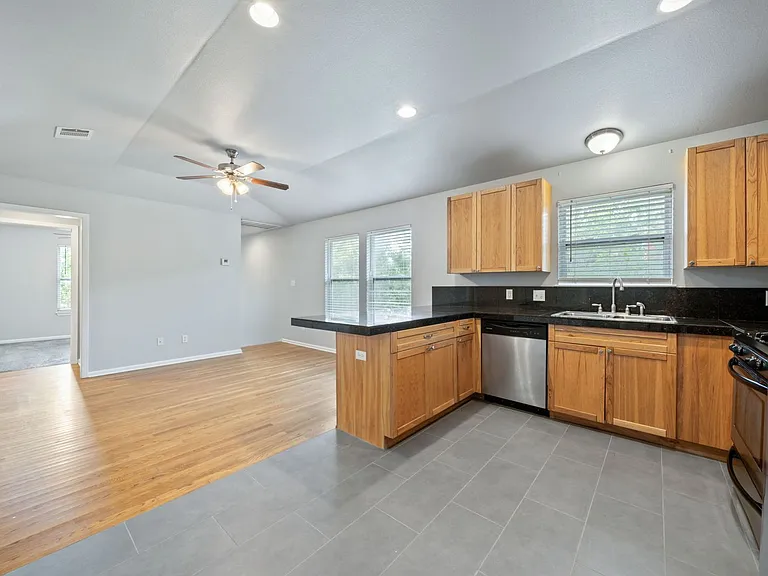 4612 Bennett Avenue — Photo 22