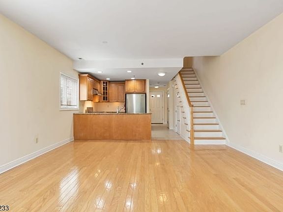 2nd image of 453 Springfield Ave