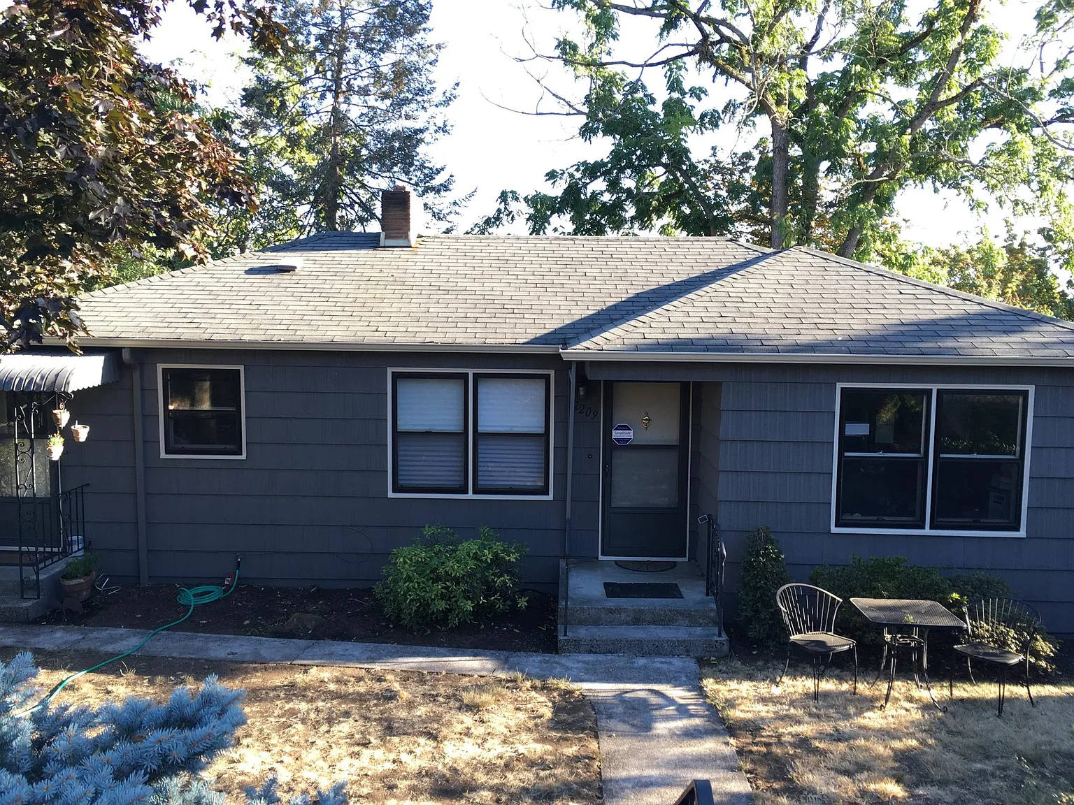 2209 E 6th St — Photo 1