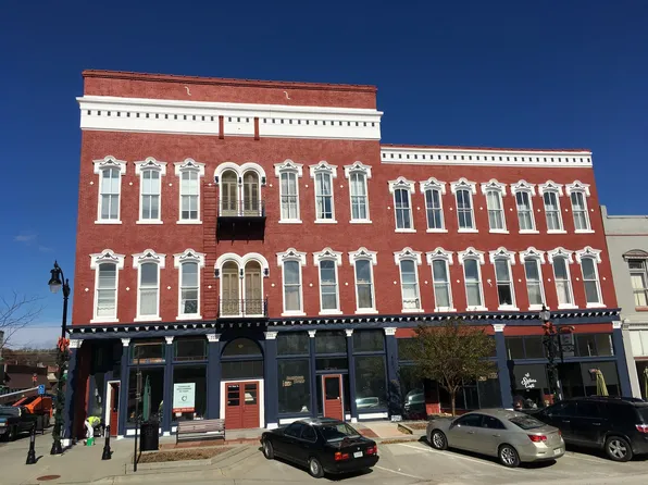 Fitzgerald, 546 Main St APT 2C, Plattsmouth, NE 68048