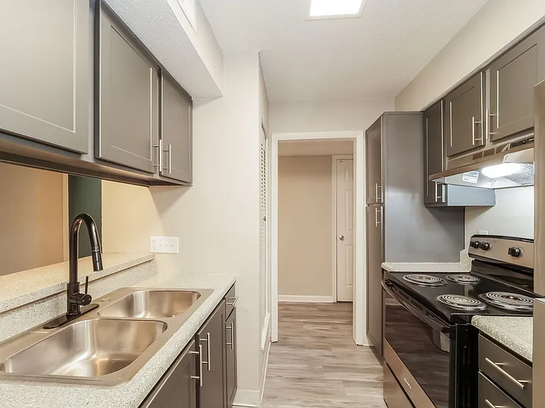 Hunters Glen Apartments — Photo 38