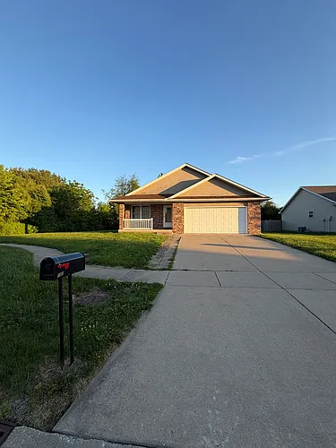 102 Foxx Manor Dr Photo 1