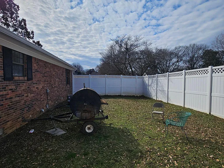 124 W Grand St — Photo 2