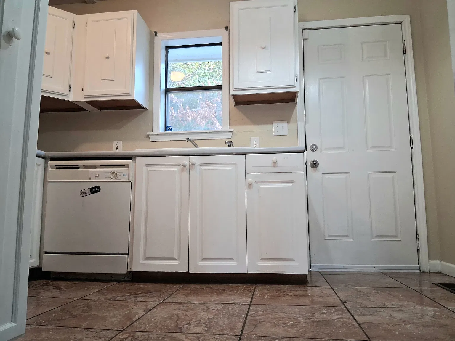 3 bed, 1287 sqft, $1,300 — Photo 4