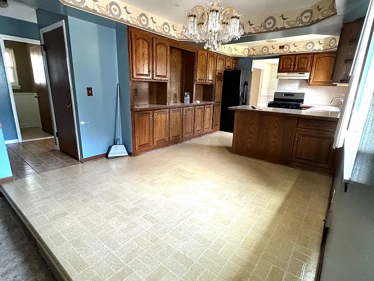 10922 Chicago Rd — Photo 8