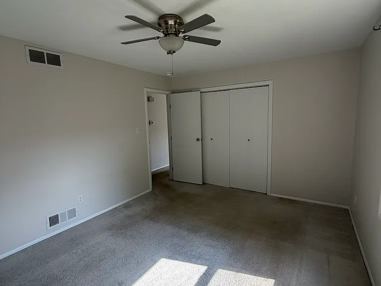 514 E Clark St #B — Photo 8