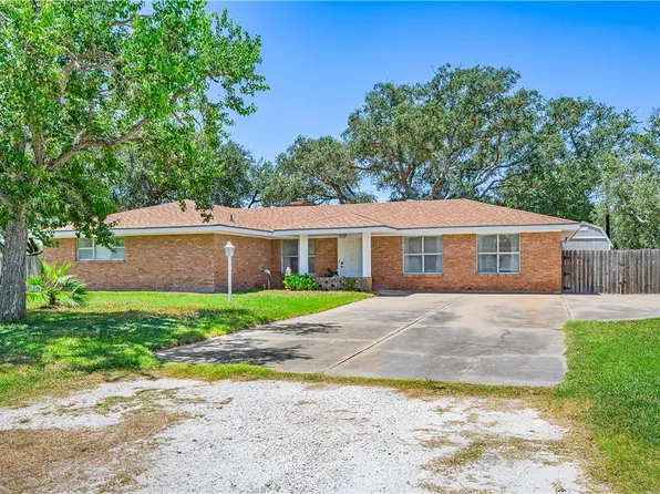 843 Pine Ave, Rockport, TX 78382