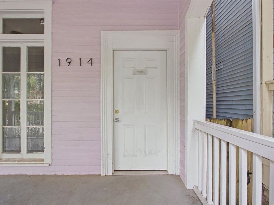 1st image of 1914 Barnard St APT A
