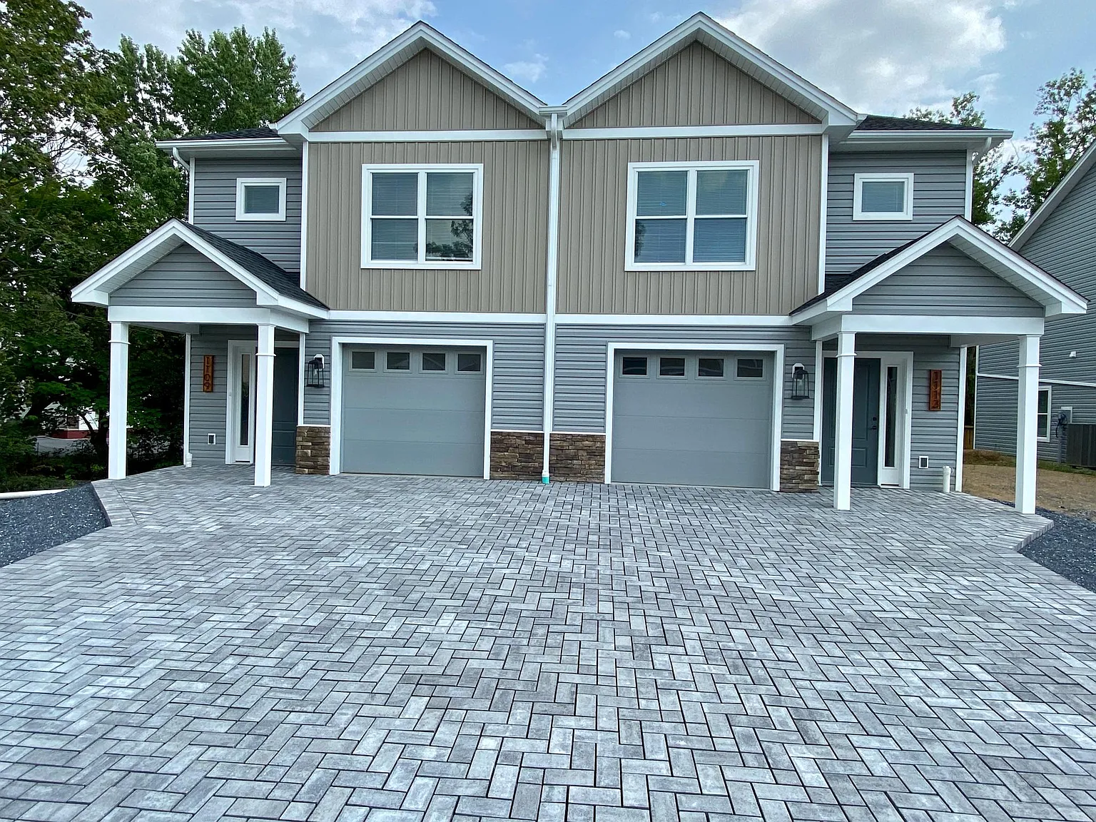 3 bed, 2.5 bath, 1400 sqft, $2,000 — Photo 1