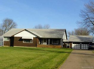 6325 Ward Rd, Sanborn, NY 14132