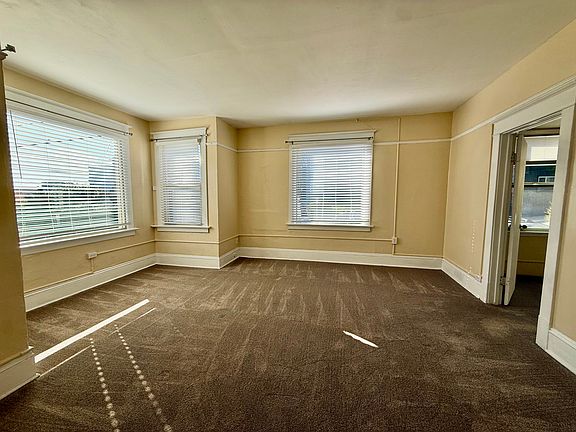 3rd image of 552 Ward St #L