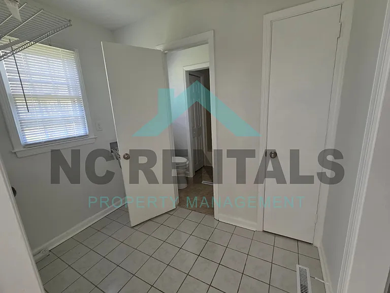 2300 Carlford Rd — Photo 15