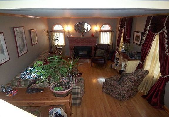 2nd image of 132 Henry St