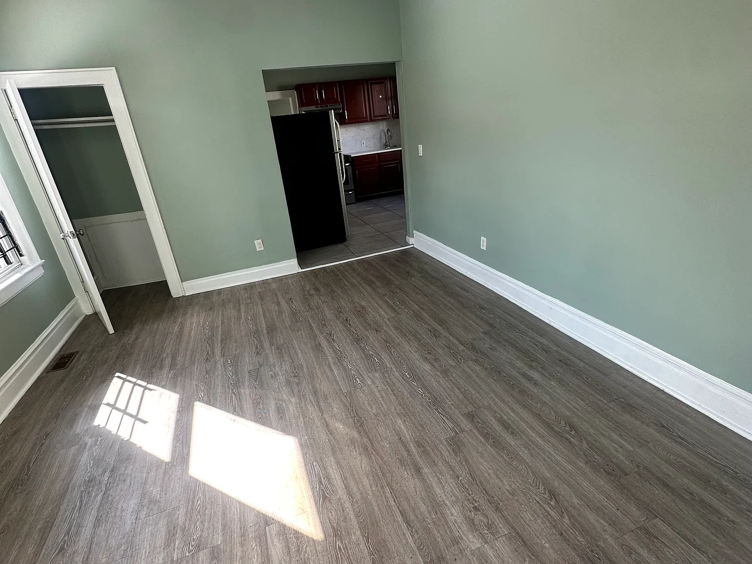3 bed, $2,050 — Photo 3
