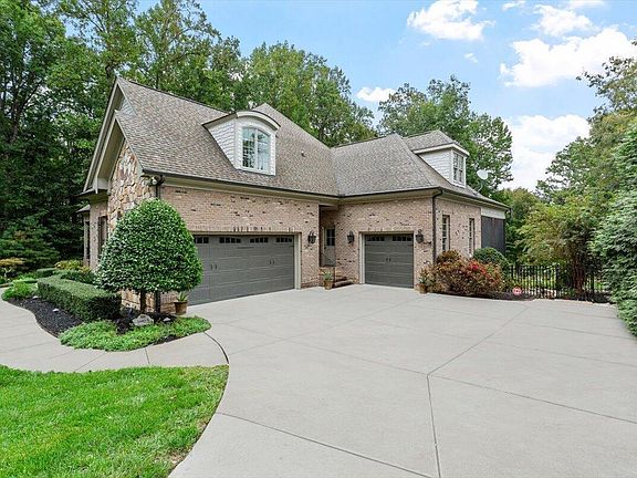 5th image of 1612 Barony Lake Way