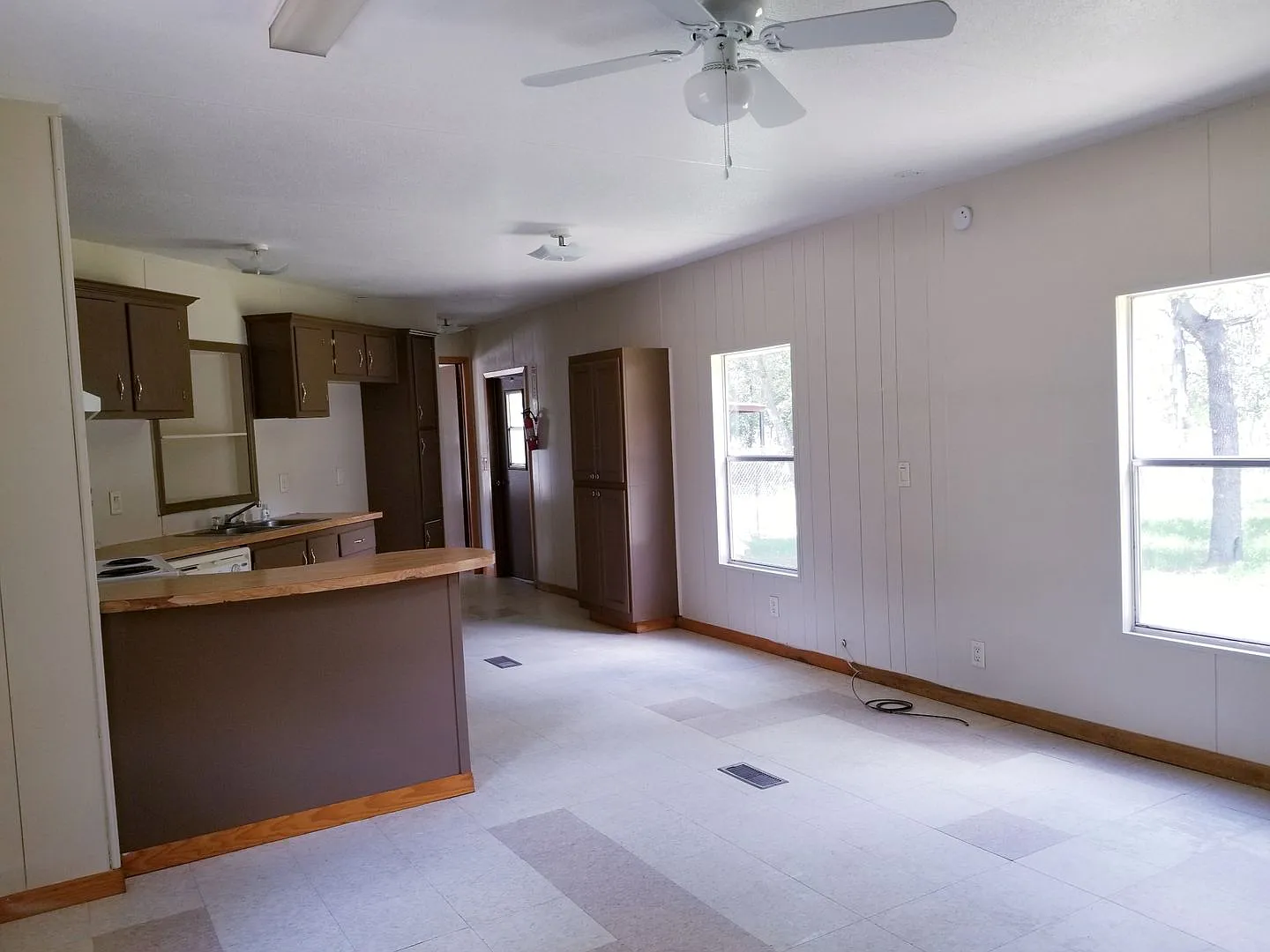 3/2 mobile home in Elmendorf, TX — Photo 3