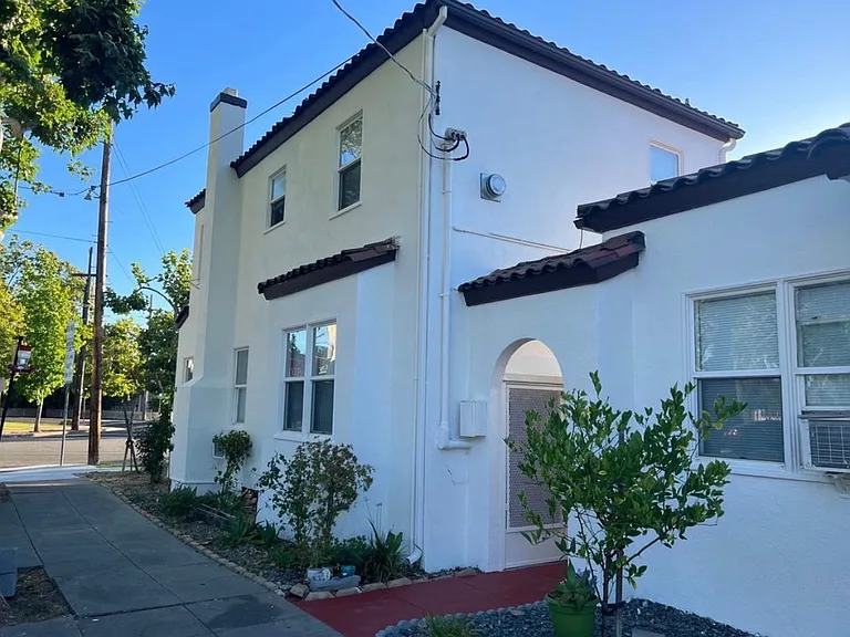 747 S Livermore Ave — Photo 2