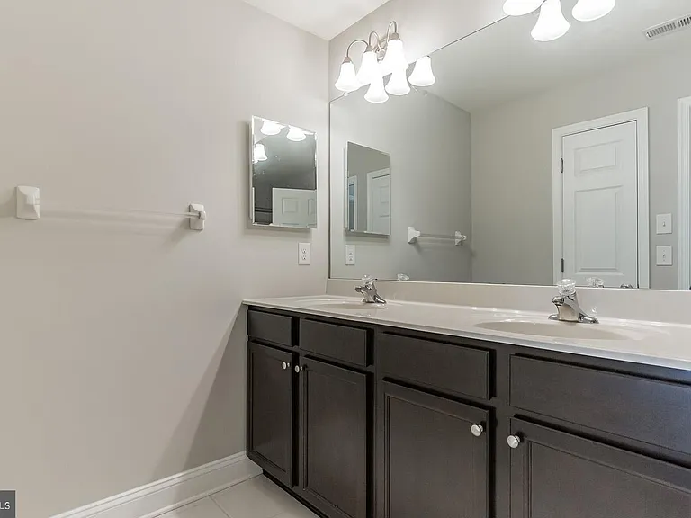 507 Lexington Mews — Photo 18