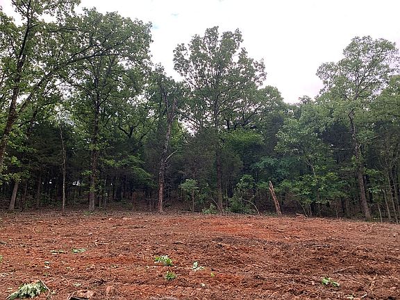 3rd image of Mize Ln