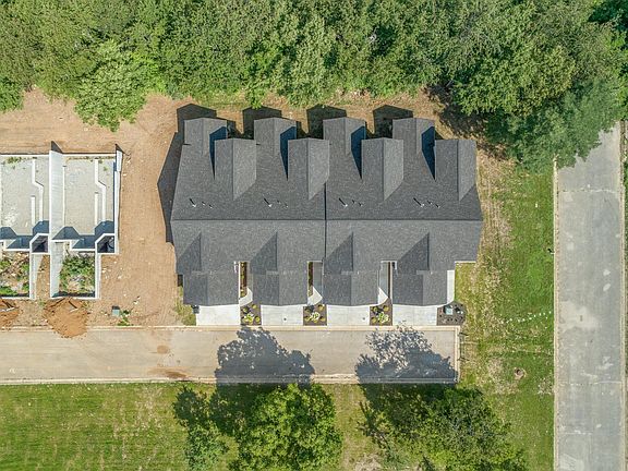 2nd image of 226 Sugartree Ln
