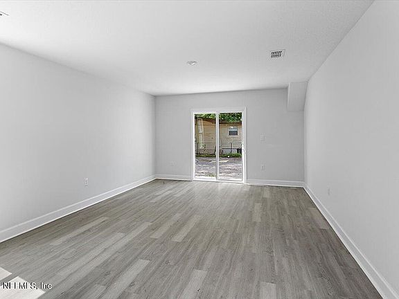 4th image of 1504 E 12TH Street