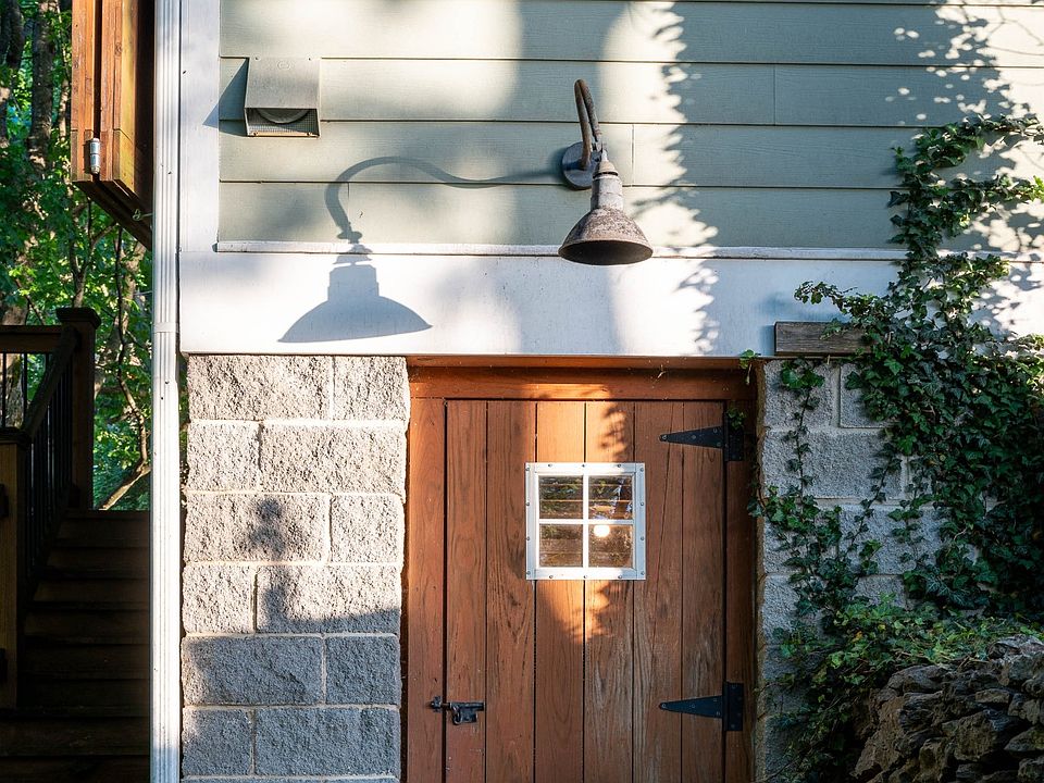 28th image of 3210 Morel Rd