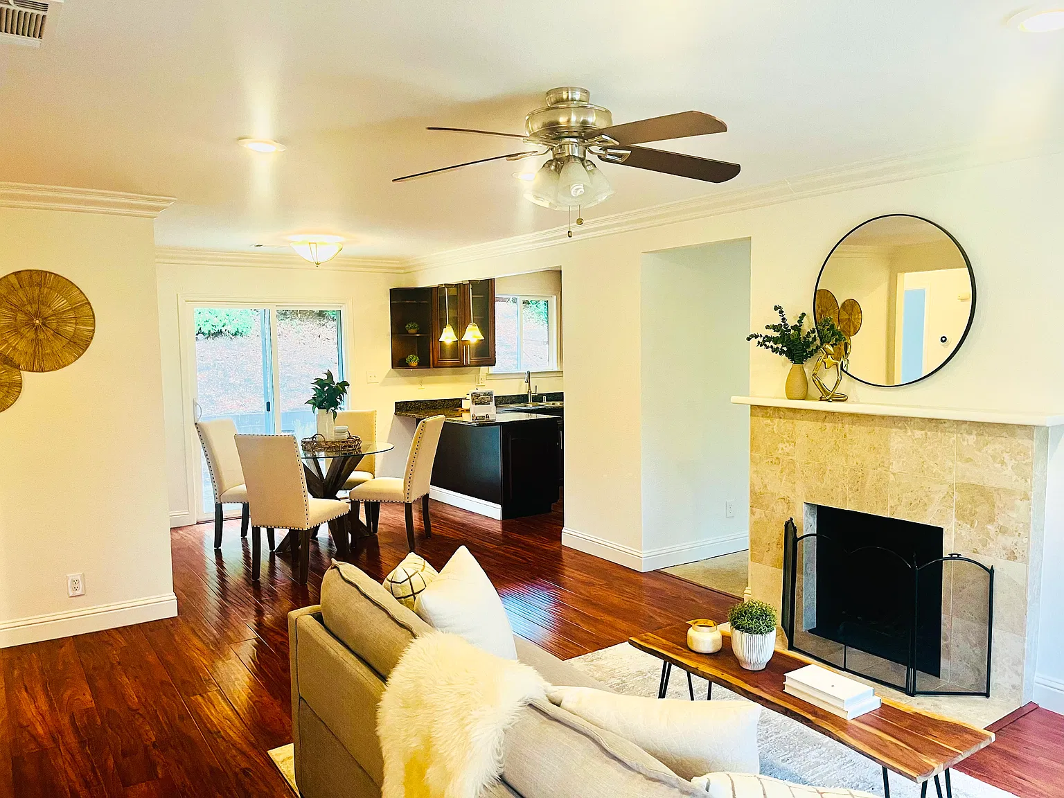4 bed, 1541 sqft, $4,995 — Photo 2